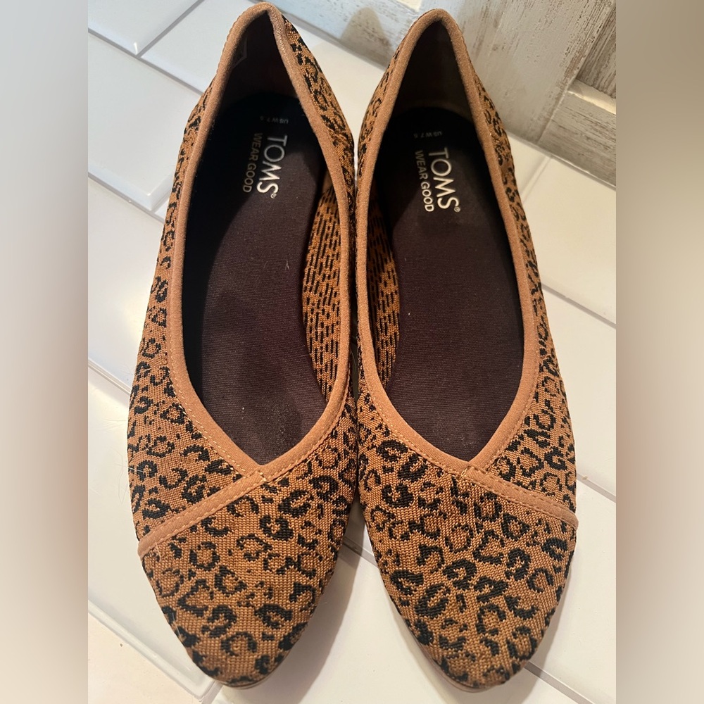 TOMS Women's Animal Print Flats - Tan and Black